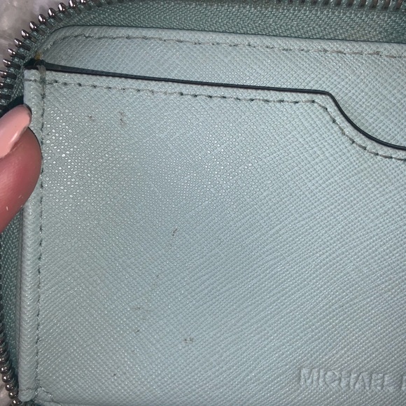 Micheal Kors wallet - Picture 3 of 3